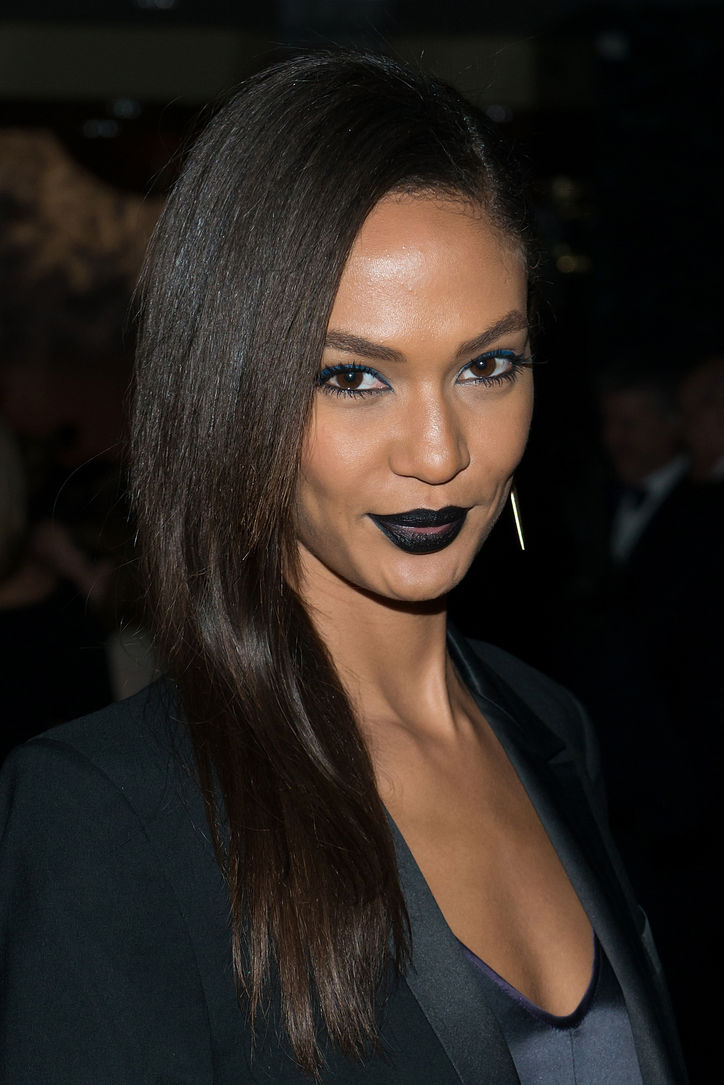 Lager embargo bord joan-smalls-black-lipstick-electric-blue-eyeliner-how-to-get-the-makeup-look-beauty-and-the-beat-blog  - PRIMADONNA MAGAZINE
